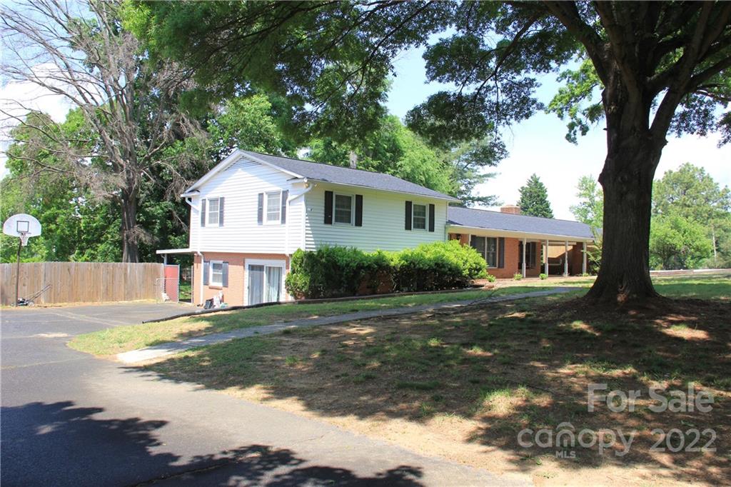 672 Fielding Road Charlotte, NC 28214 - Photo 5 of 38 Gallery Image 5
