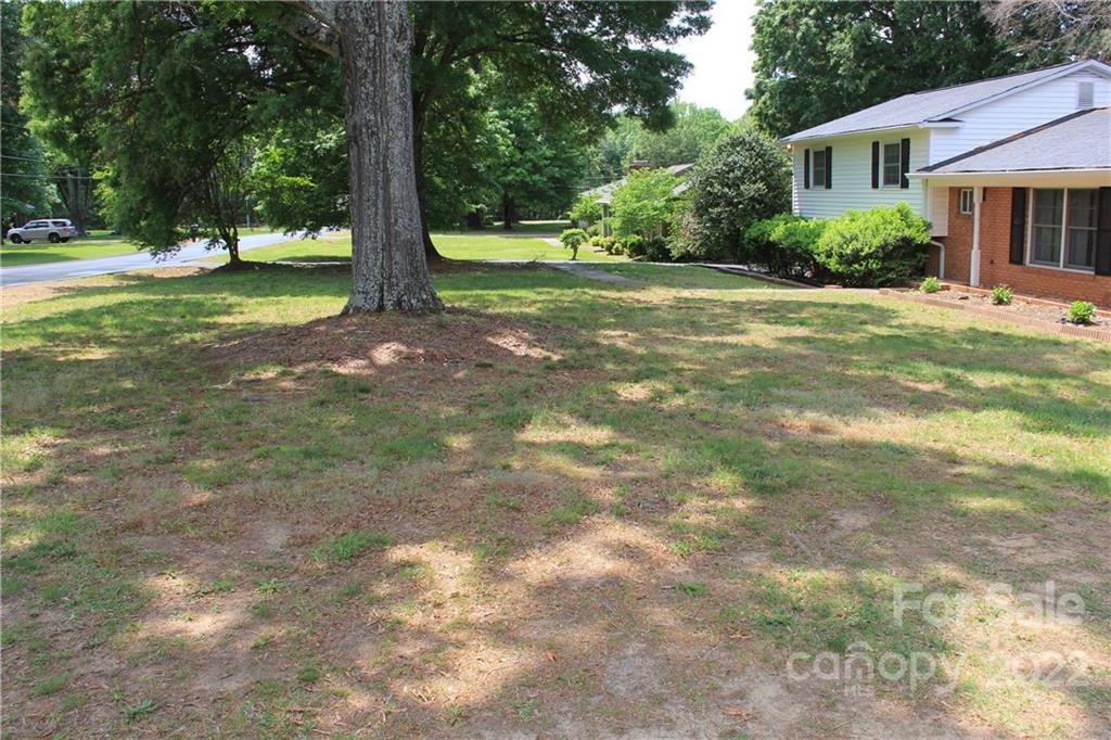 672 Fielding Road Charlotte, NC 28214 - Photo 6 of 38 Gallery Image 6
