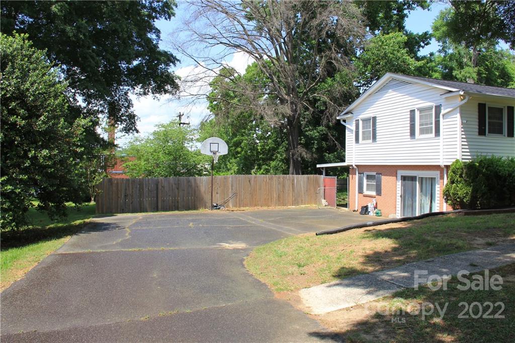 672 Fielding Road Charlotte, NC 28214 - Photo 8 of 38 Gallery Image 8