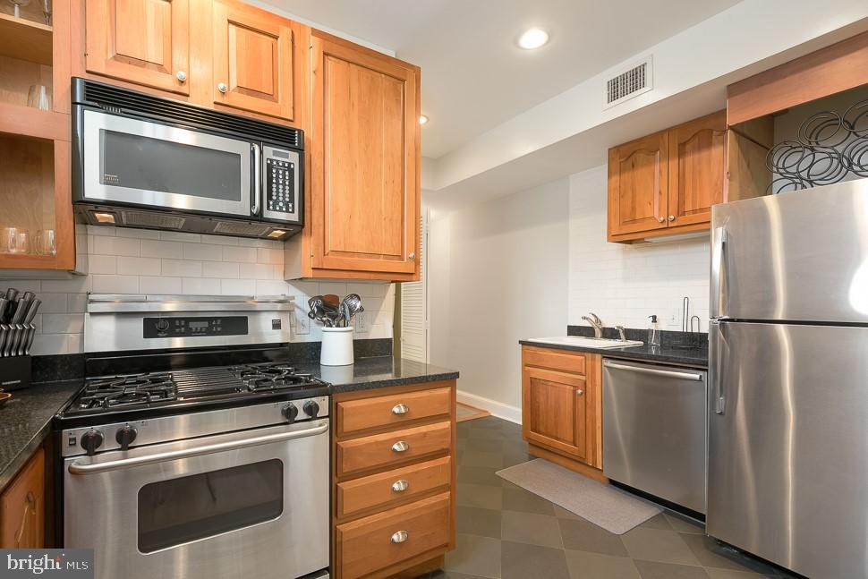 2321 Ashmead Place Northwest Washington, DC 20009 - Photo 15 of 32 Unit 2 - Kitchen