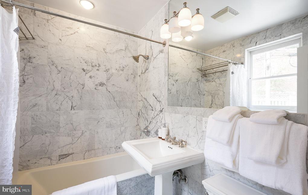 2321 Ashmead Place Northwest Washington, DC 20009 - Photo 9 of 32 Unit 1 - Bathroom