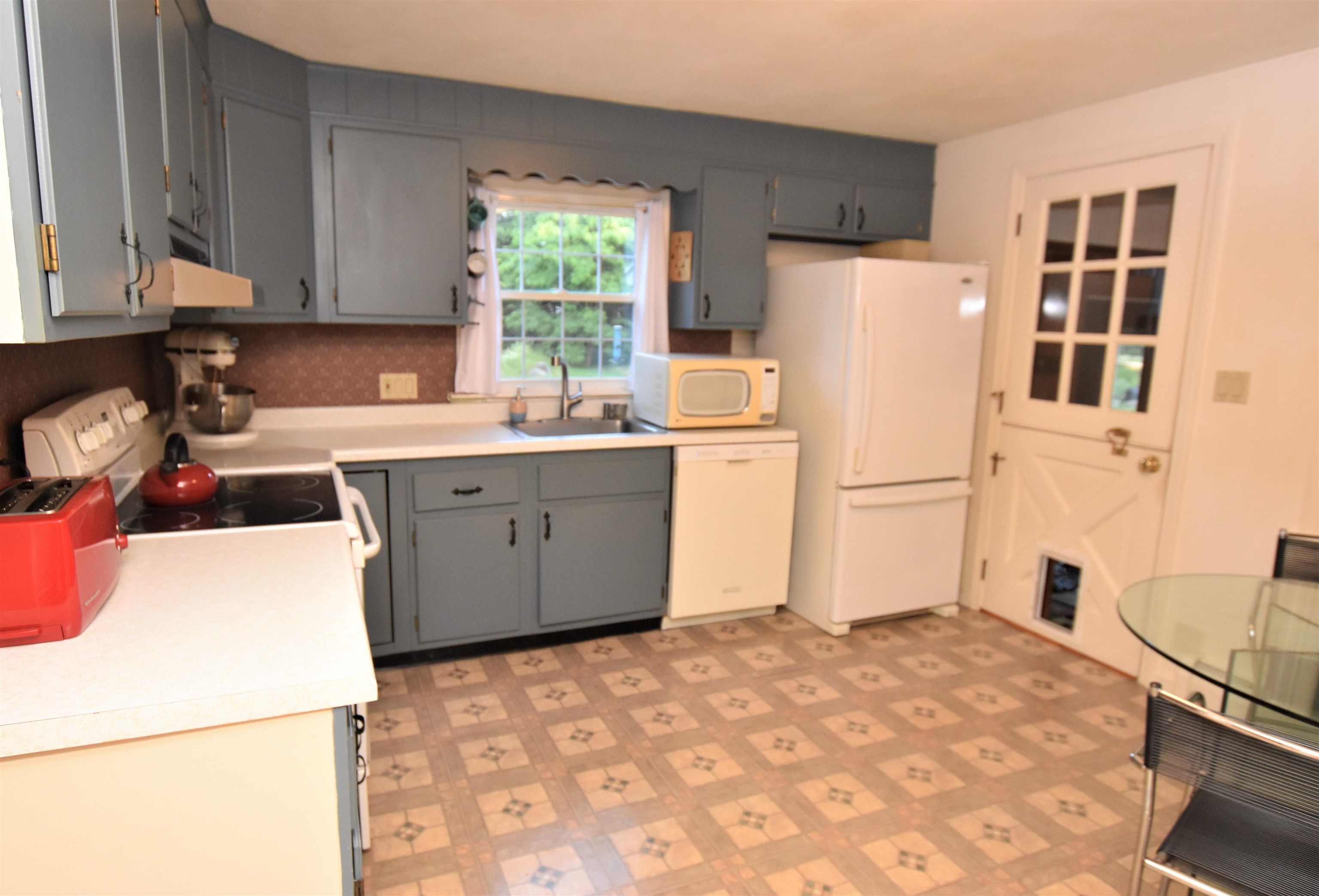 4 Robin Glen Road Stratham, NH 03885 - Photo 6 of 23