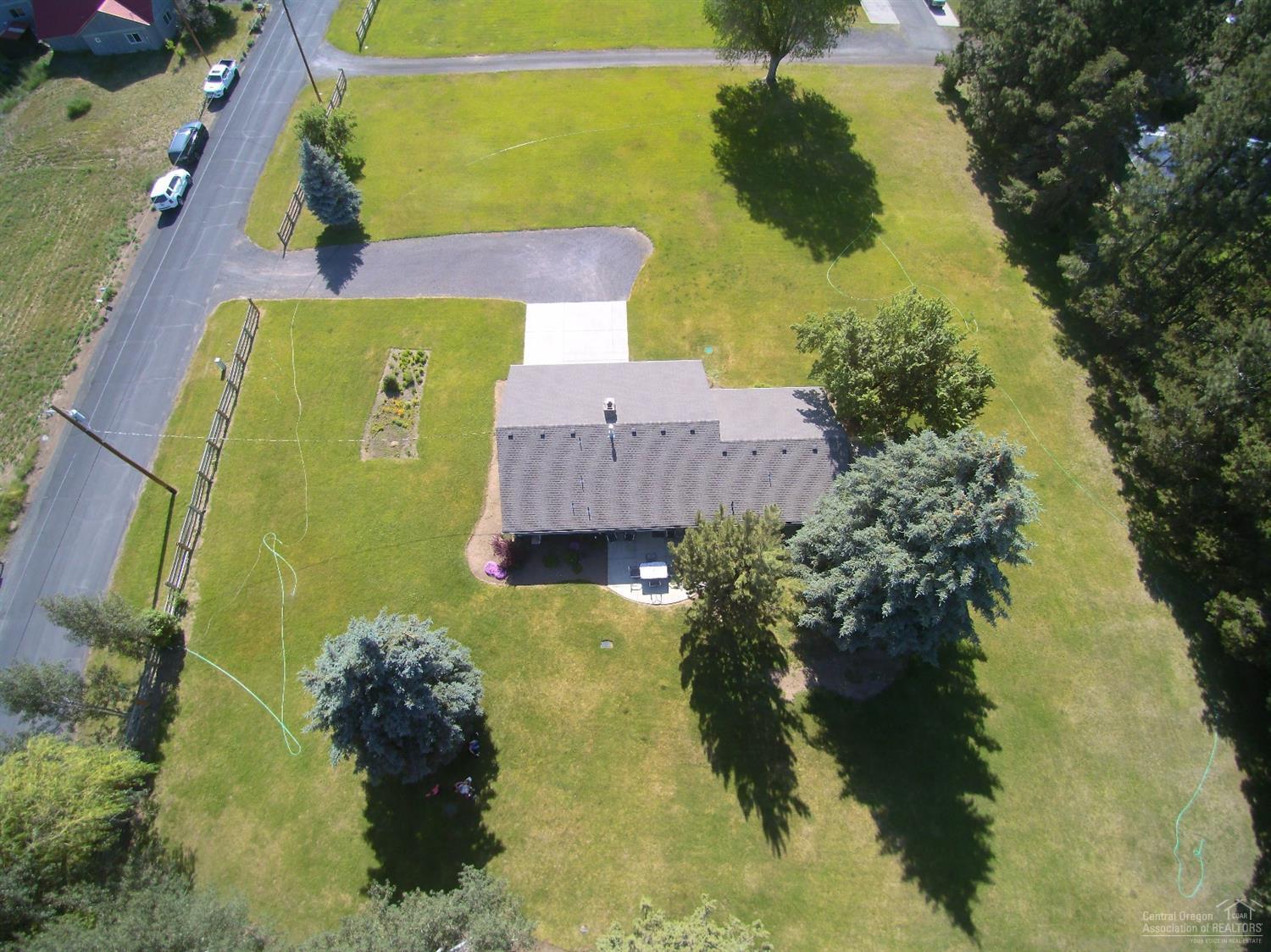 61835 Dobbin Road Bend, OR 97702 - Photo 21 of 23 an aerial view of a house