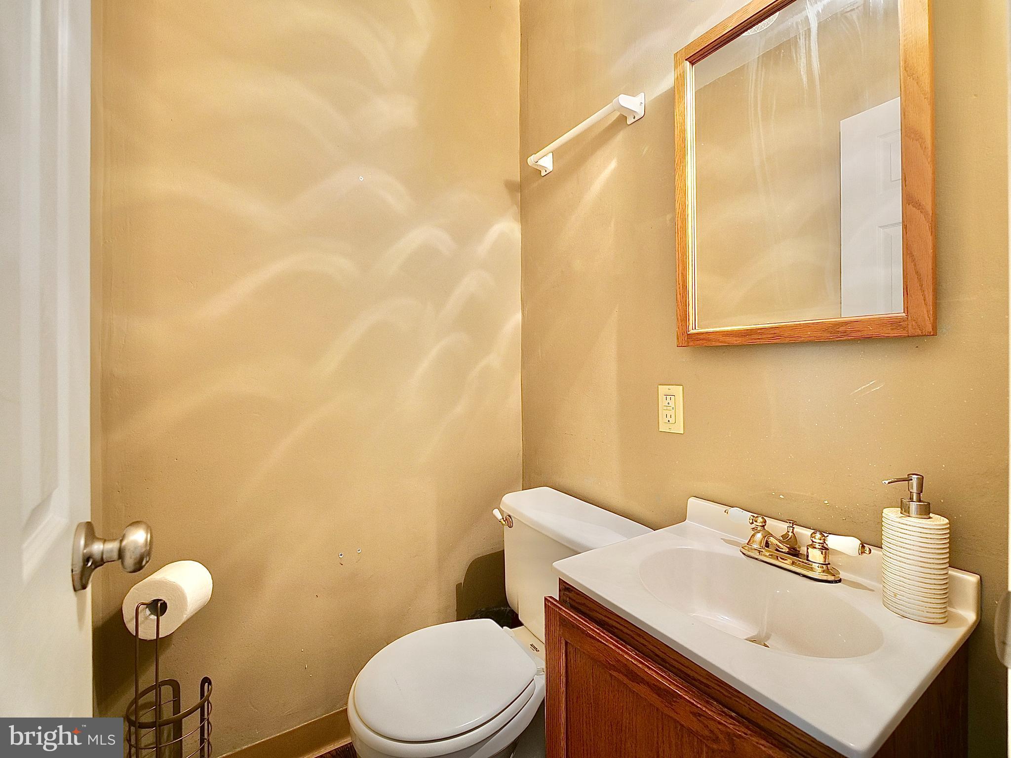 8059 Winston Road Philadelphia, PA 19118 - Photo 10 of 37 Powder room on the first floor