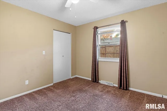 $165,500 | 14077 St Joseph Road, Athens, IL 62613