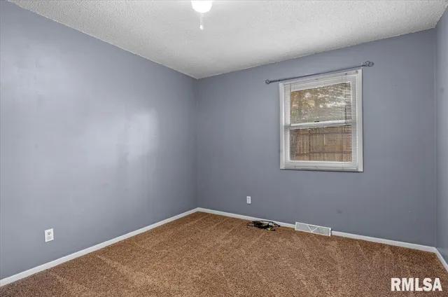 $165,500 | 14077 St Joseph Road, Athens, IL 62613