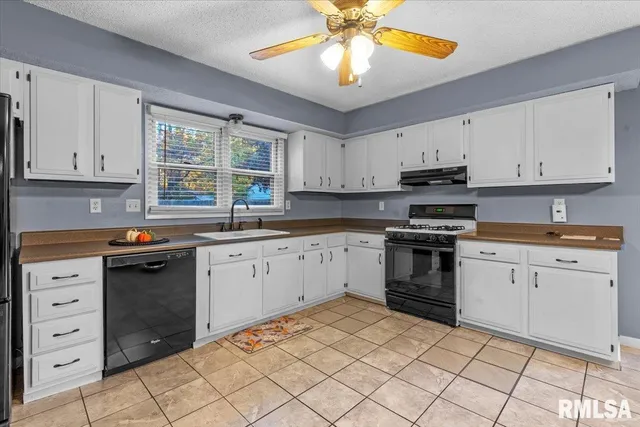 $165,500 | 14077 St Joseph Road, Athens, IL 62613