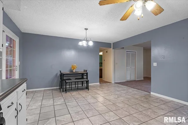 $165,500 | 14077 St Joseph Road, Athens, IL 62613