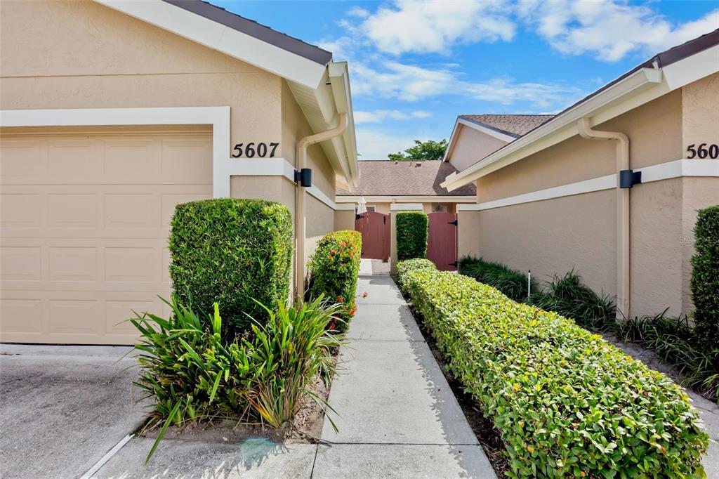 5607 Monte Rosso Road Sarasota, FL 34243 - Photo 3 of 30 Gallery Image 3
