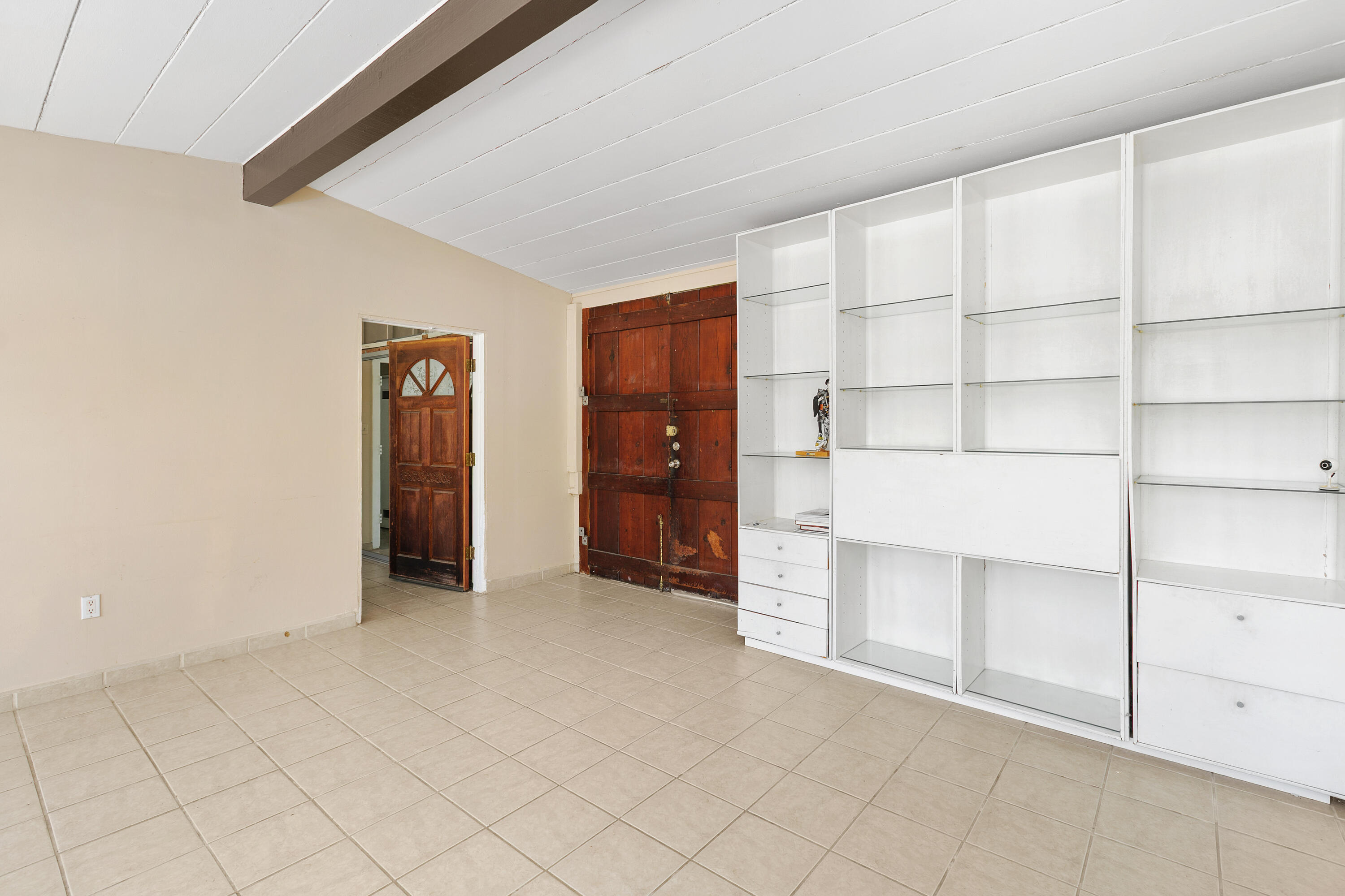 1077 South Riverside Drive Palm Springs, CA 92264 - Photo 10 of 35 an empty room with closet