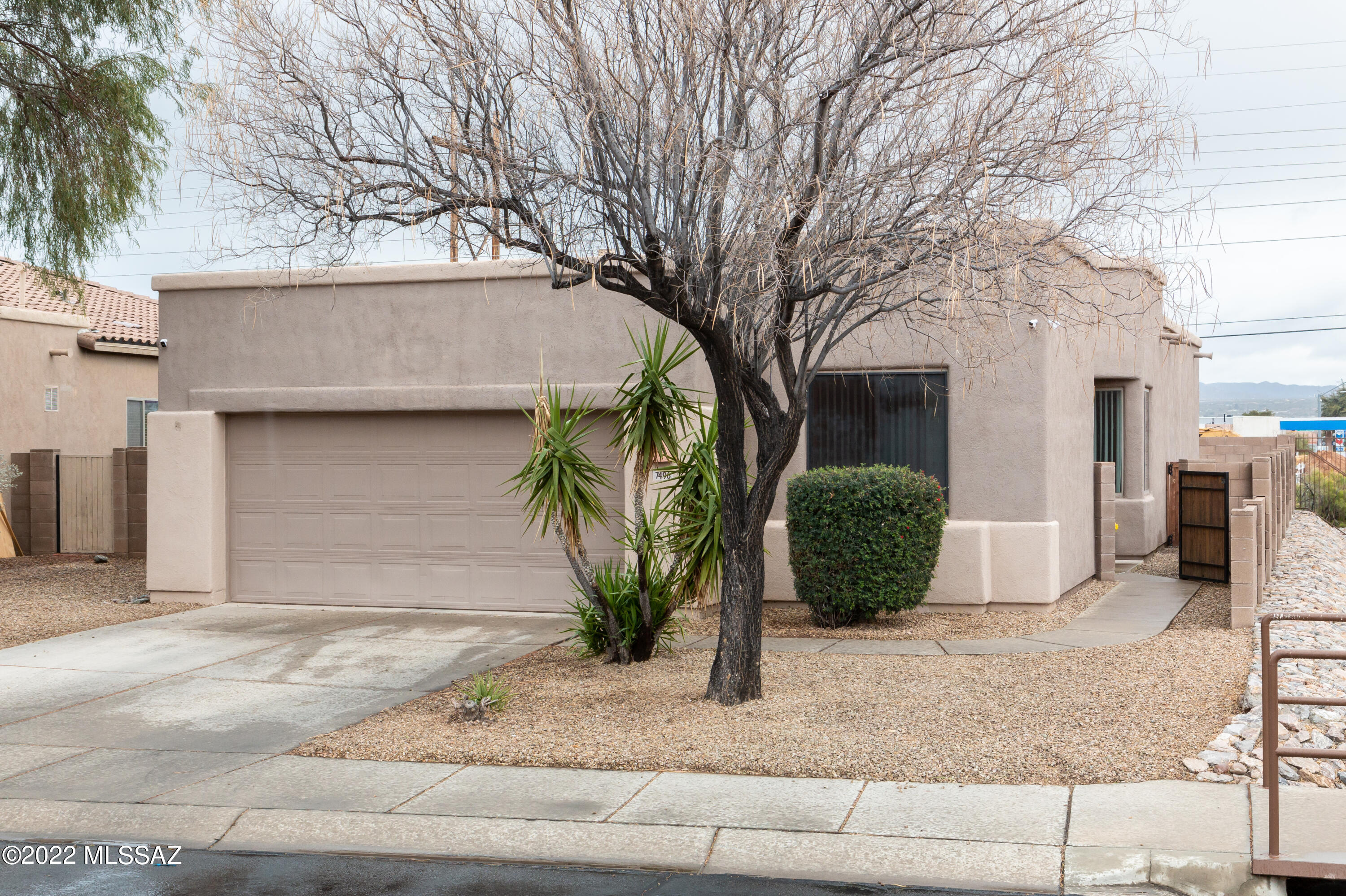 7496 West Sweet River Road Tucson, AZ 85743 - Photo 3 of 33