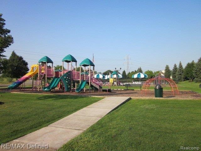 4160 Holly Lane Rochester, MI 48306 - Photo 25 of 25 Community Play Area