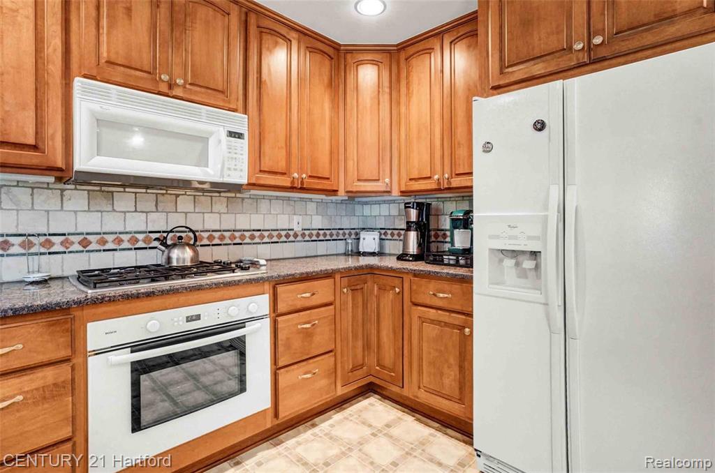 35767 Congress Road Farmington Hills, MI 48335 - Photo 15 of 42