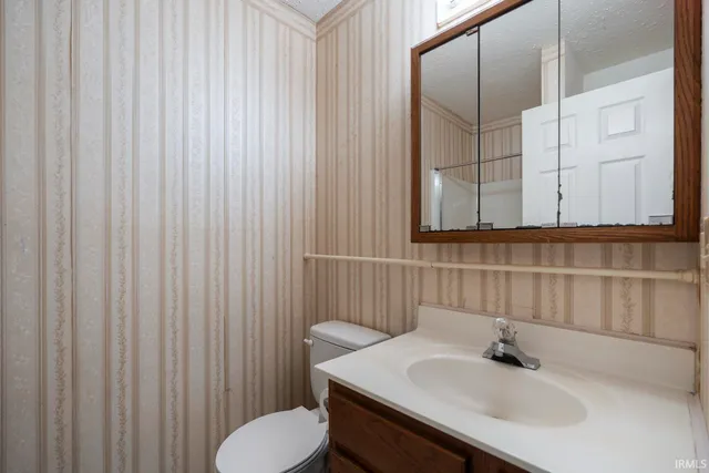 $259,000 | 821 Eagle Cove Drive, South Bend, IN 46614