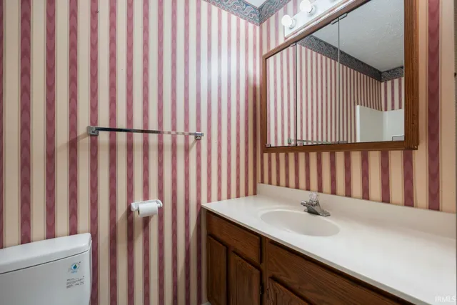 $259,000 | 821 Eagle Cove Drive, South Bend, IN 46614