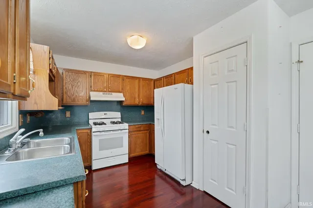 $259,000 | 821 Eagle Cove Drive, South Bend, IN 46614