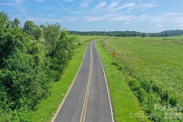 a view of a garden with lake