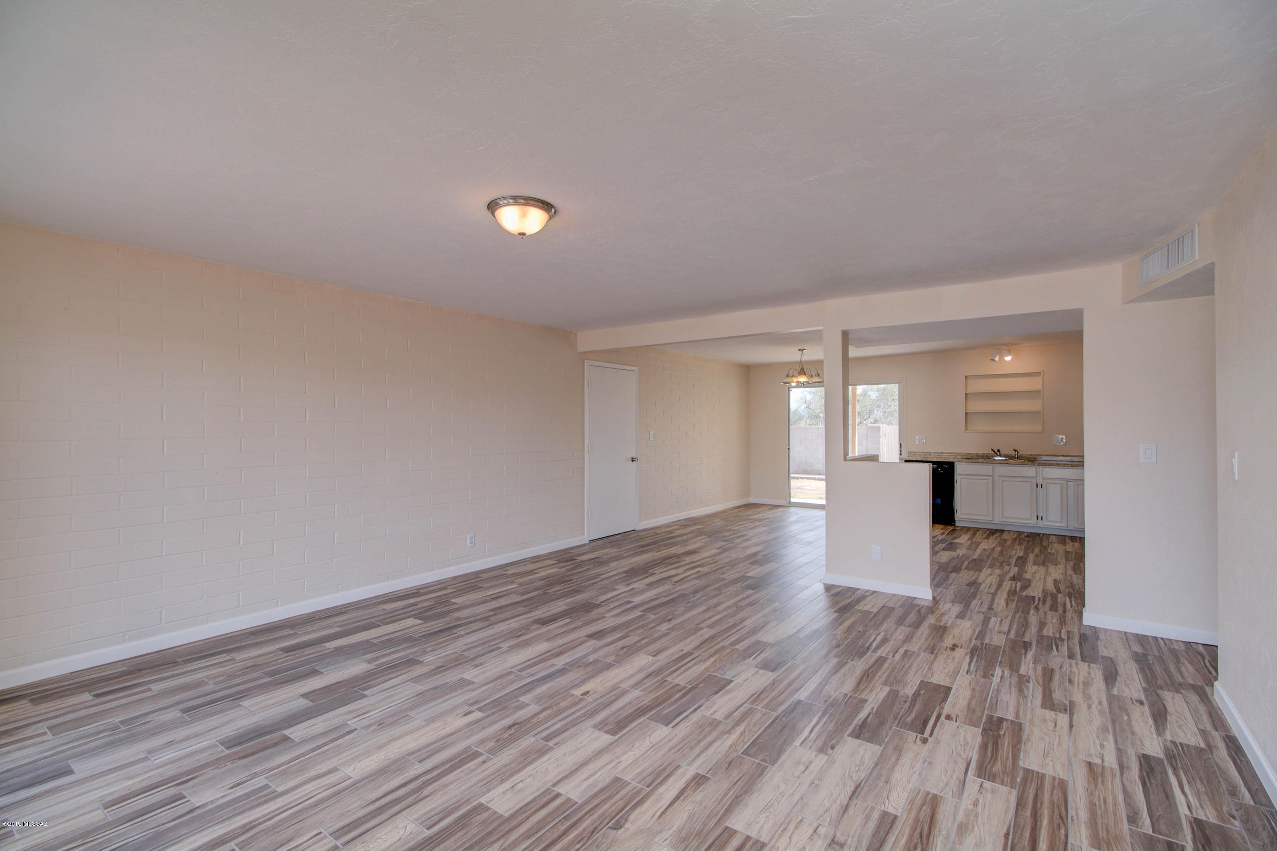 1857 West Saxony Road Tucson, AZ 85713 - Photo 4 of 32 Gallery Image 4