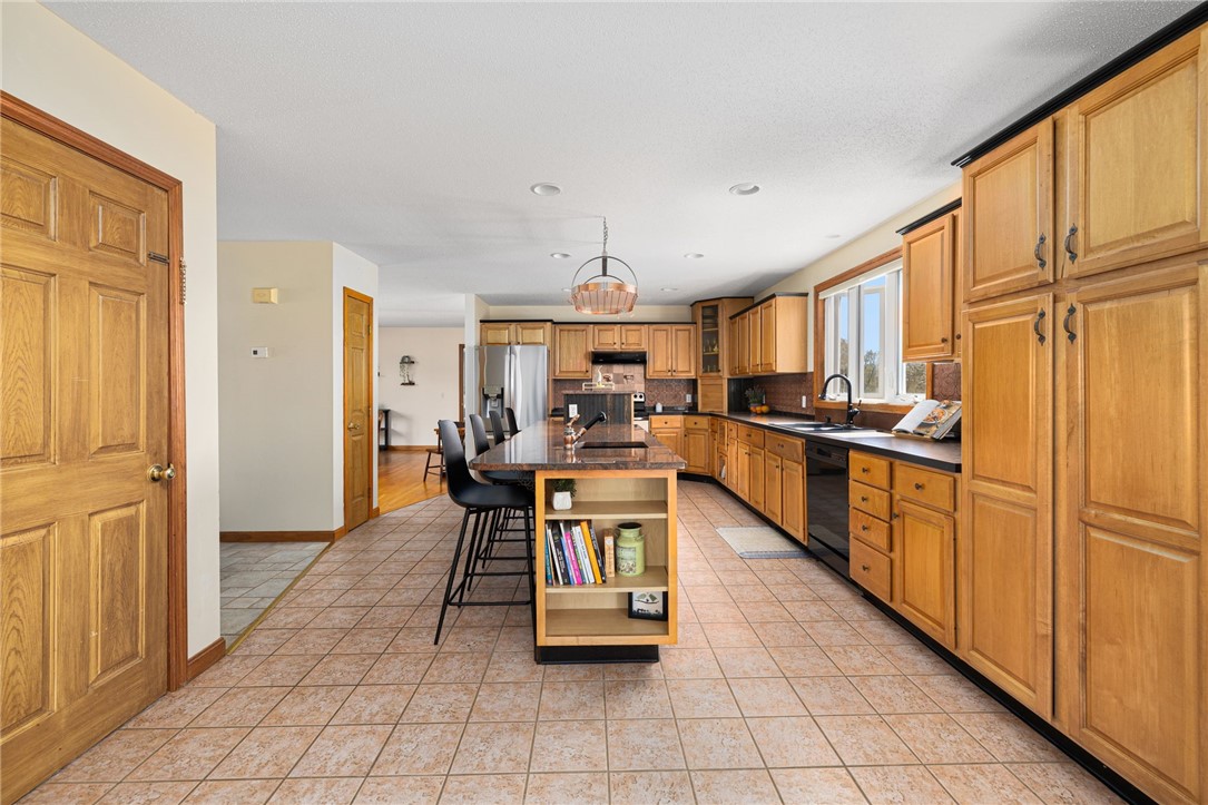 6 Country Road Warren, RI 02885 - Photo 10 of 50