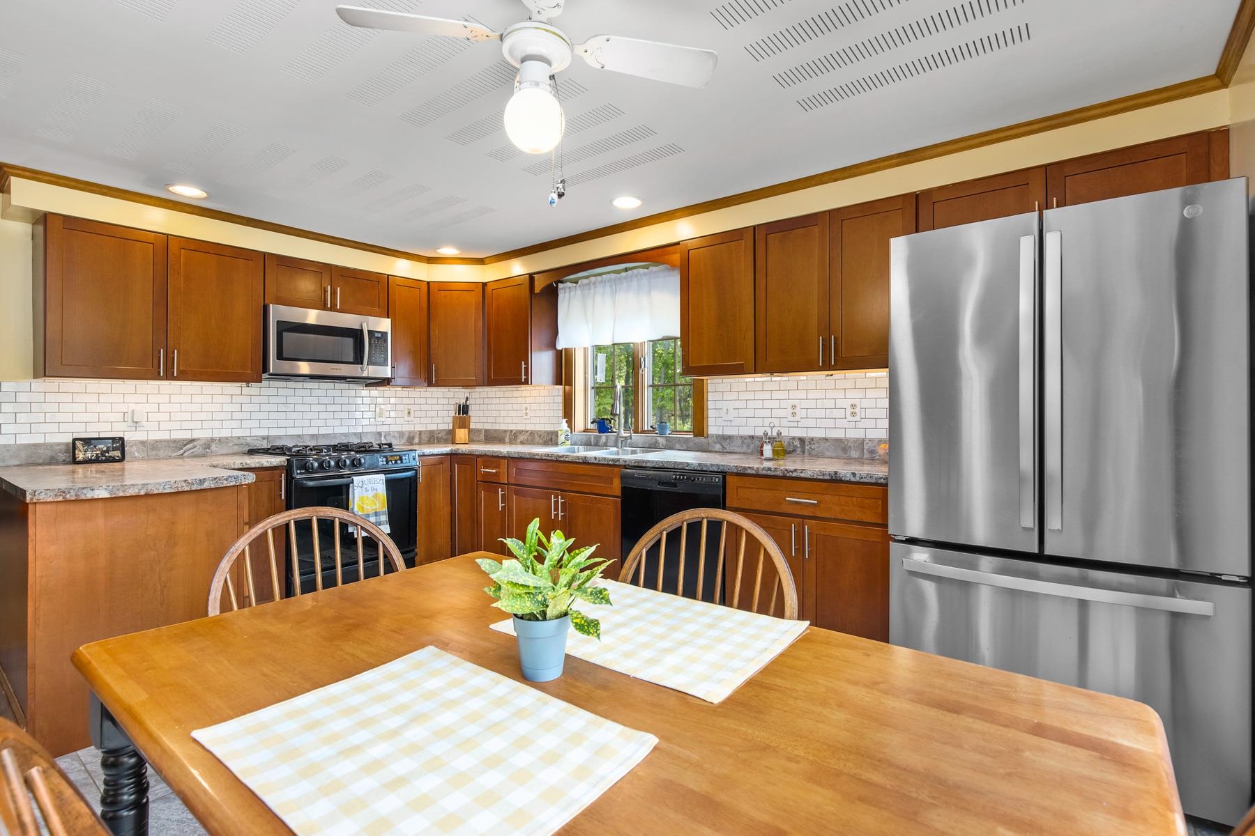 98 Governors Road Milton, NH 03851 - Photo 6 of 39