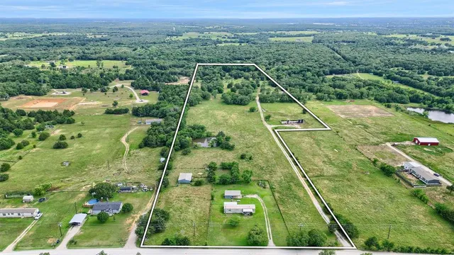 $450,000 | 1142 County Road 212, Gainesville, TX 76240