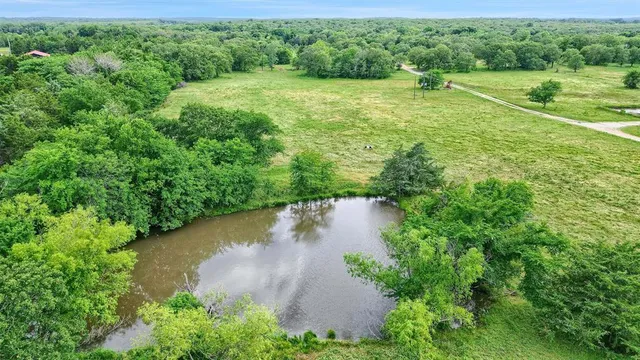 $450,000 | 1142 County Road 212, Gainesville, TX 76240