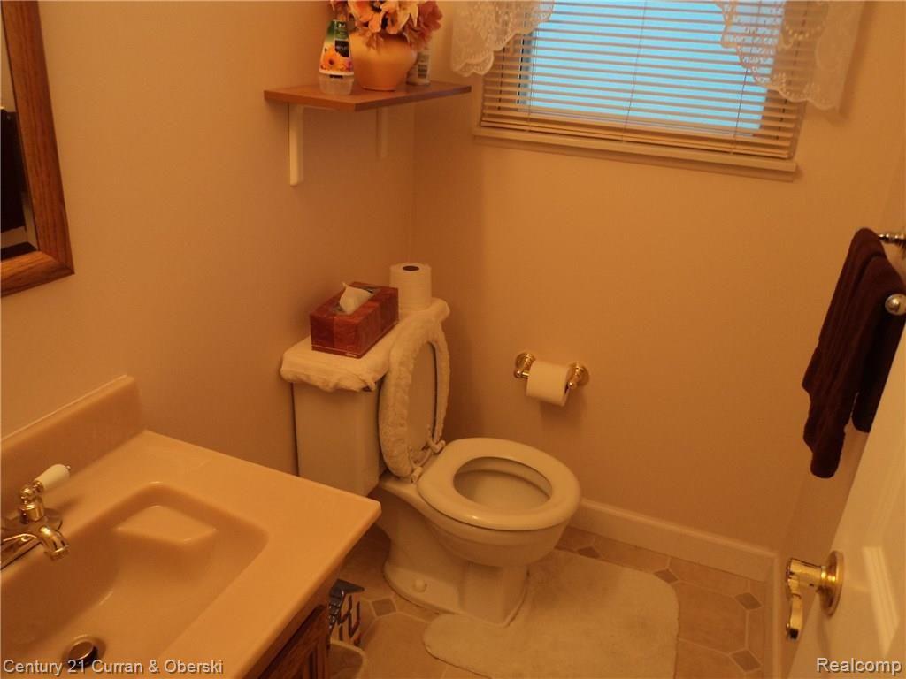 24289 Kings Pointe Novi, MI 48375 - Photo 13 of 18 HALF BATH.JPG