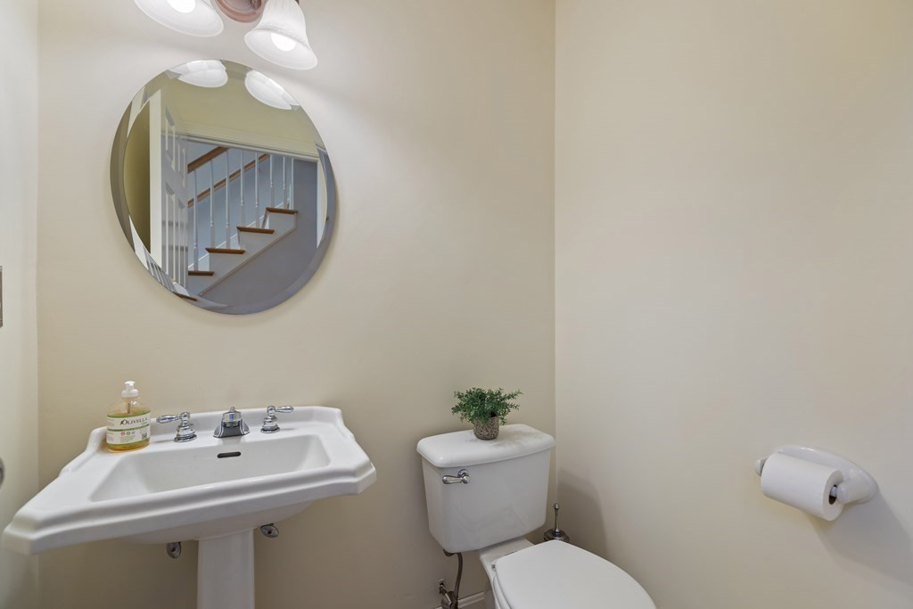 5 Hampton Road Norfolk, MA 02056 - Photo 12 of 41 Gallery Image 12