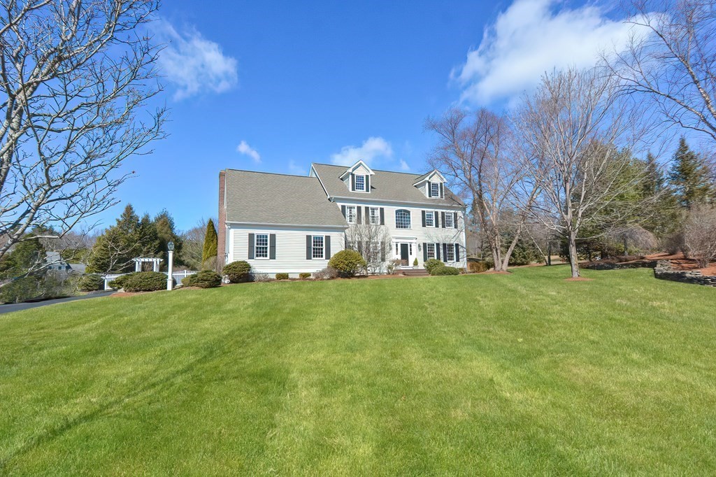 5 Hampton Road Norfolk, MA 02056 - Photo 2 of 41 Gallery Image 2