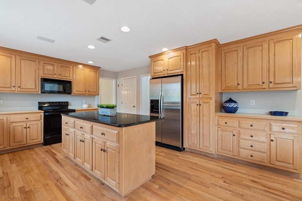 5 Hampton Road Norfolk, MA 02056 - Photo 6 of 41 Gallery Image 6