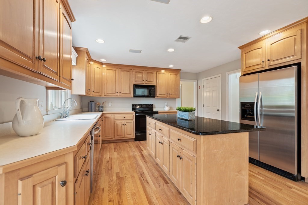 5 Hampton Road Norfolk, MA 02056 - Photo 7 of 41 Gallery Image 7