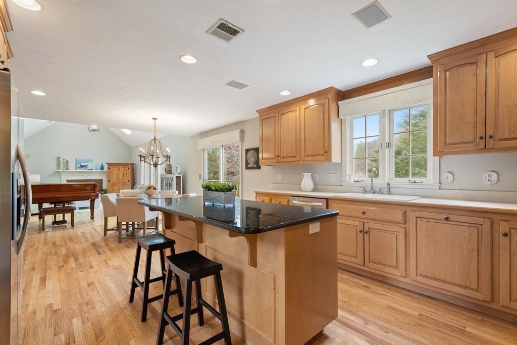 5 Hampton Road Norfolk, MA 02056 - Photo 8 of 41 Gallery Image 8