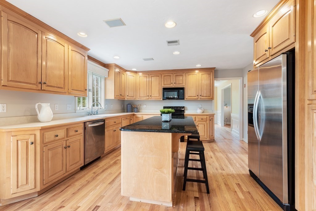 5 Hampton Road Norfolk, MA 02056 - Photo 9 of 41 Gallery Image 9