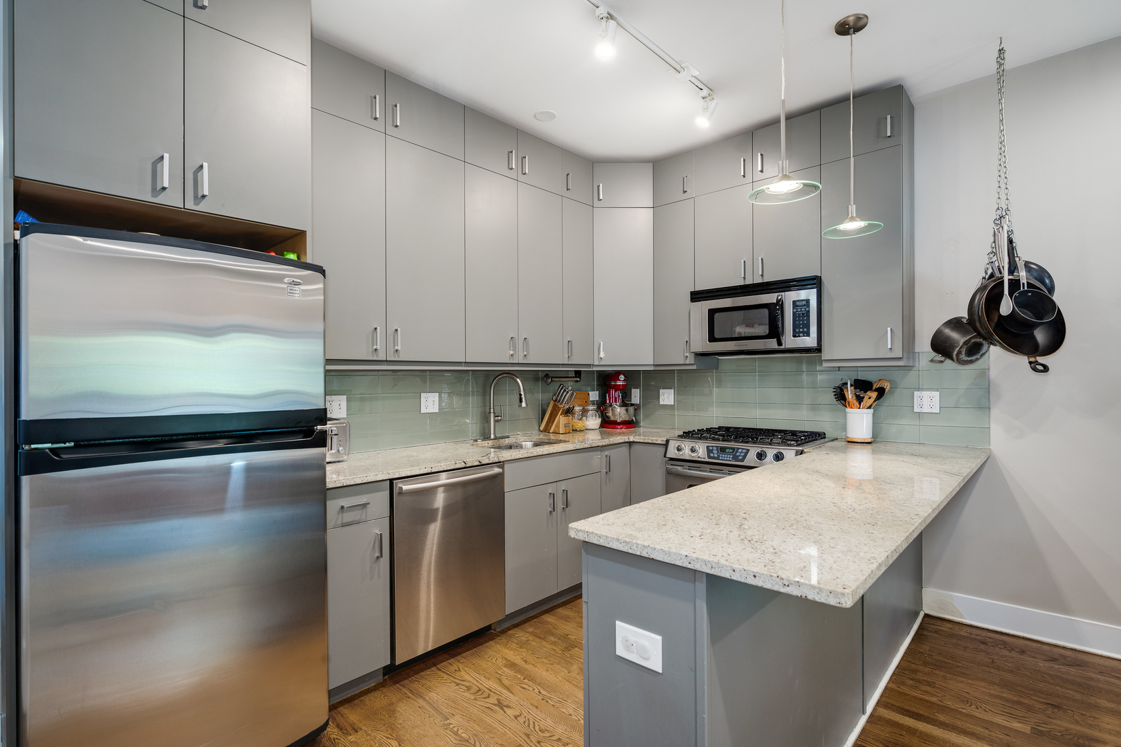 1958 West Byron Street, Unit 2 Chicago, IL 60613 - Photo 5 of 18