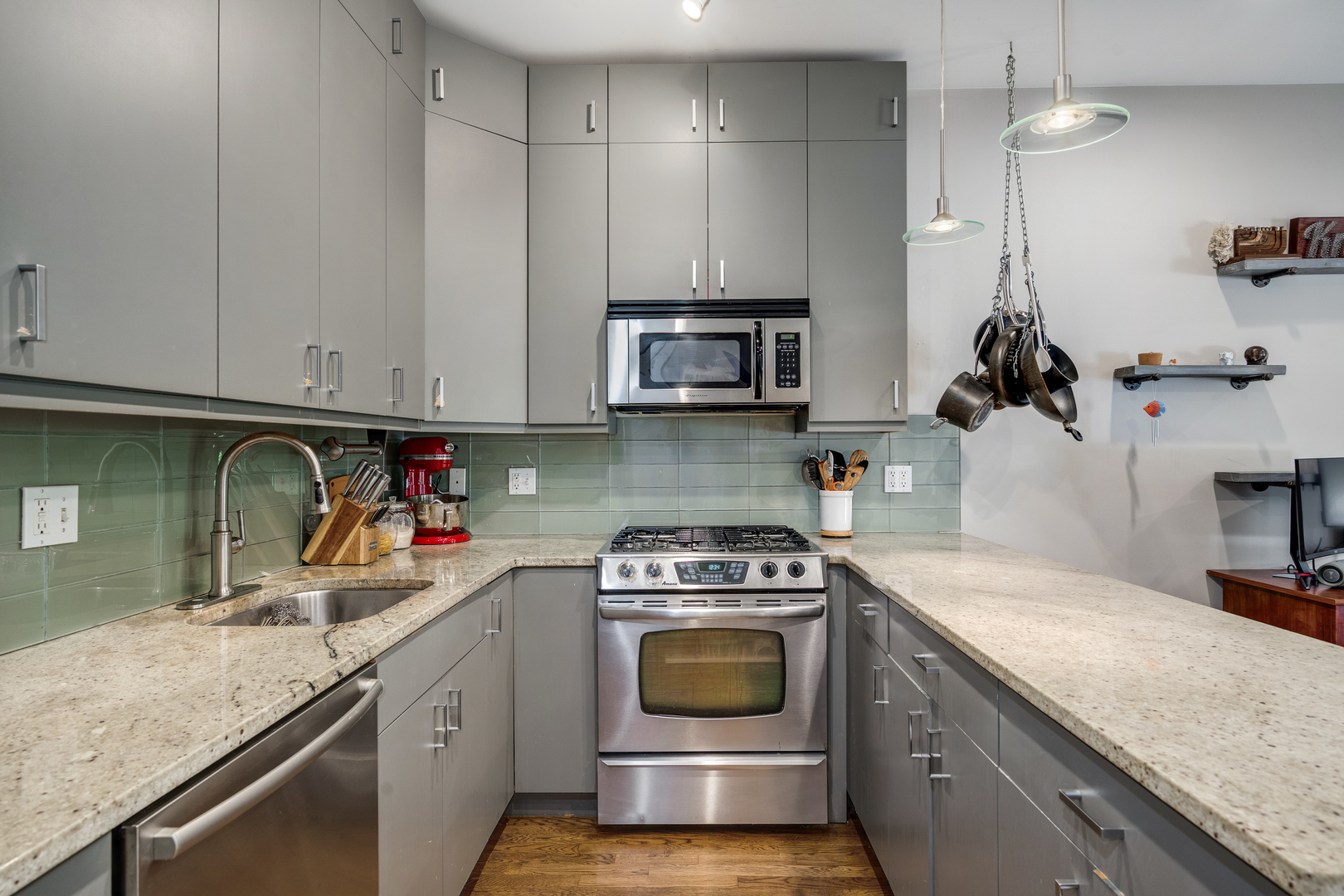 1958 West Byron Street, Unit 2 Chicago, IL 60613 - Photo 6 of 18