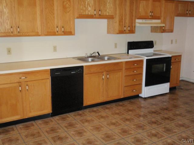 207 Stephanie Drive Easton, PA 18045 - Photo 3 of 15 a kitchen with granite countertop a sink and a stove