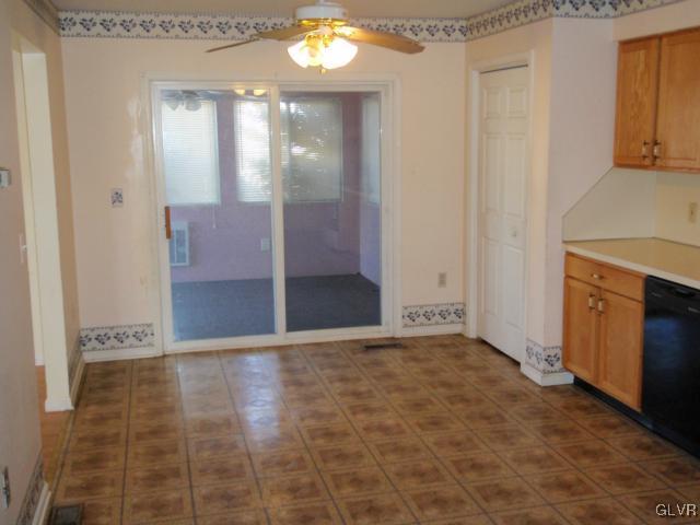 207 Stephanie Drive Easton, PA 18045 - Photo 5 of 15 an empty room with mirror and entrance