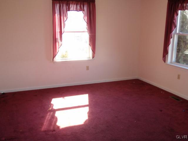 207 Stephanie Drive Easton, PA 18045 - Photo 9 of 15 Dining room
