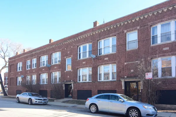 $1,850 | 819 North Campbell Avenue, Unit 1, Chicago, IL 60622
