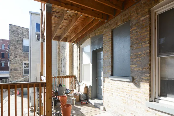$1,850 | 819 North Campbell Avenue, Unit 1, Chicago, IL 60622