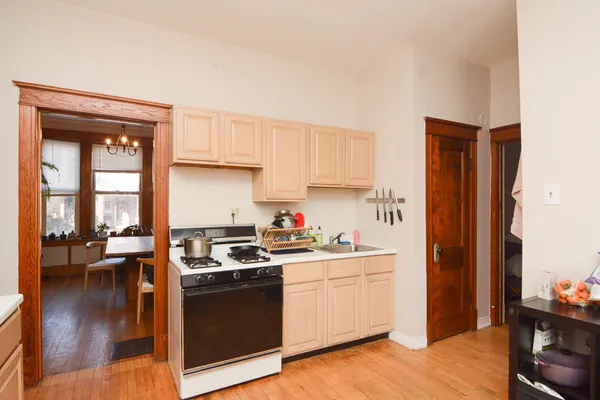 $1,850 | 819 North Campbell Avenue, Unit 1, Chicago, IL 60622