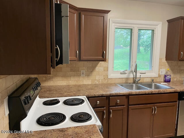 84 Fellows Road Halfmoon, NY 12065 - Photo 8 of 12 07