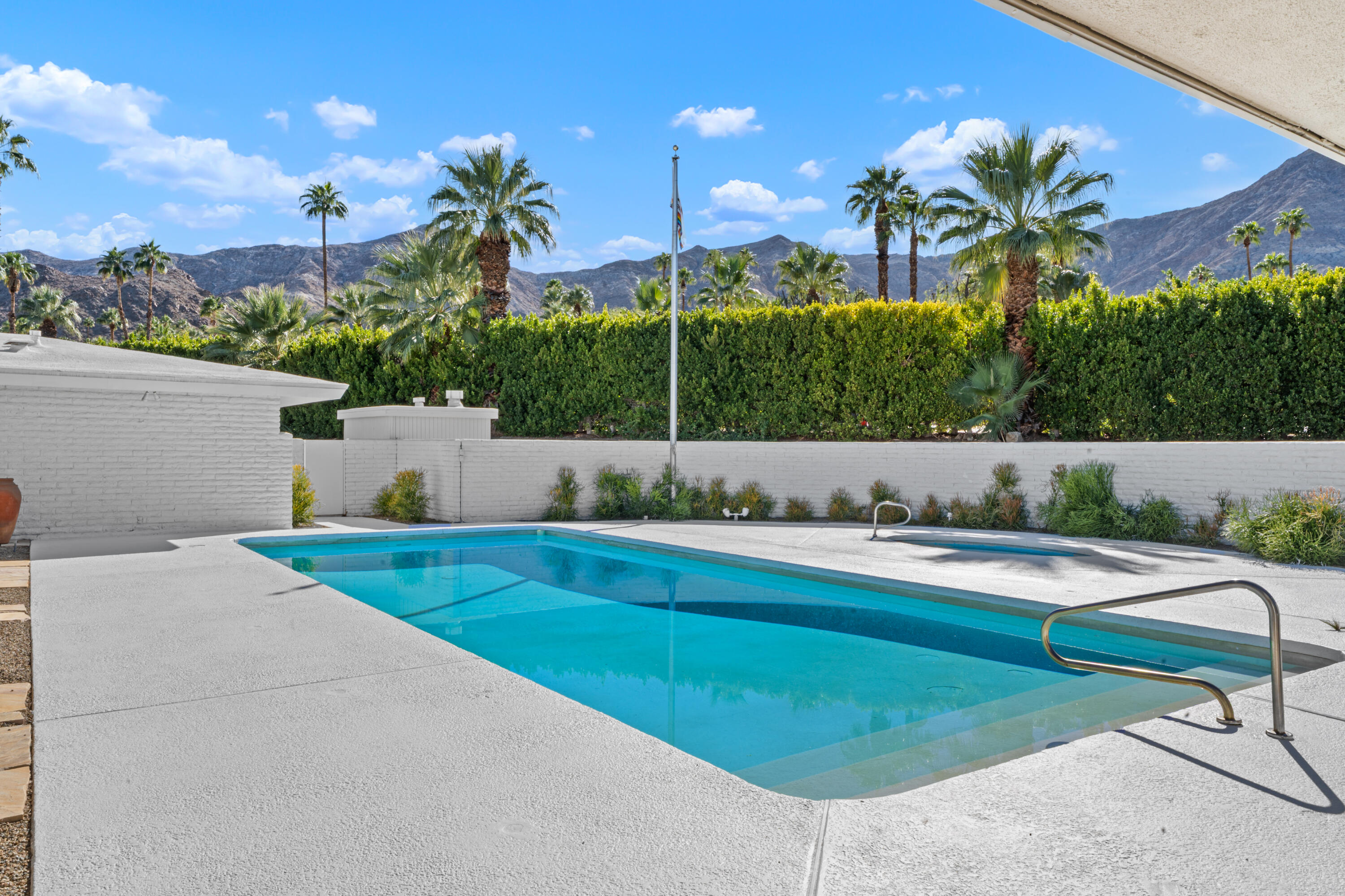40286 Tonopah Road Rancho Mirage, CA 92270 - Photo 38 of 49 a view of a backyard