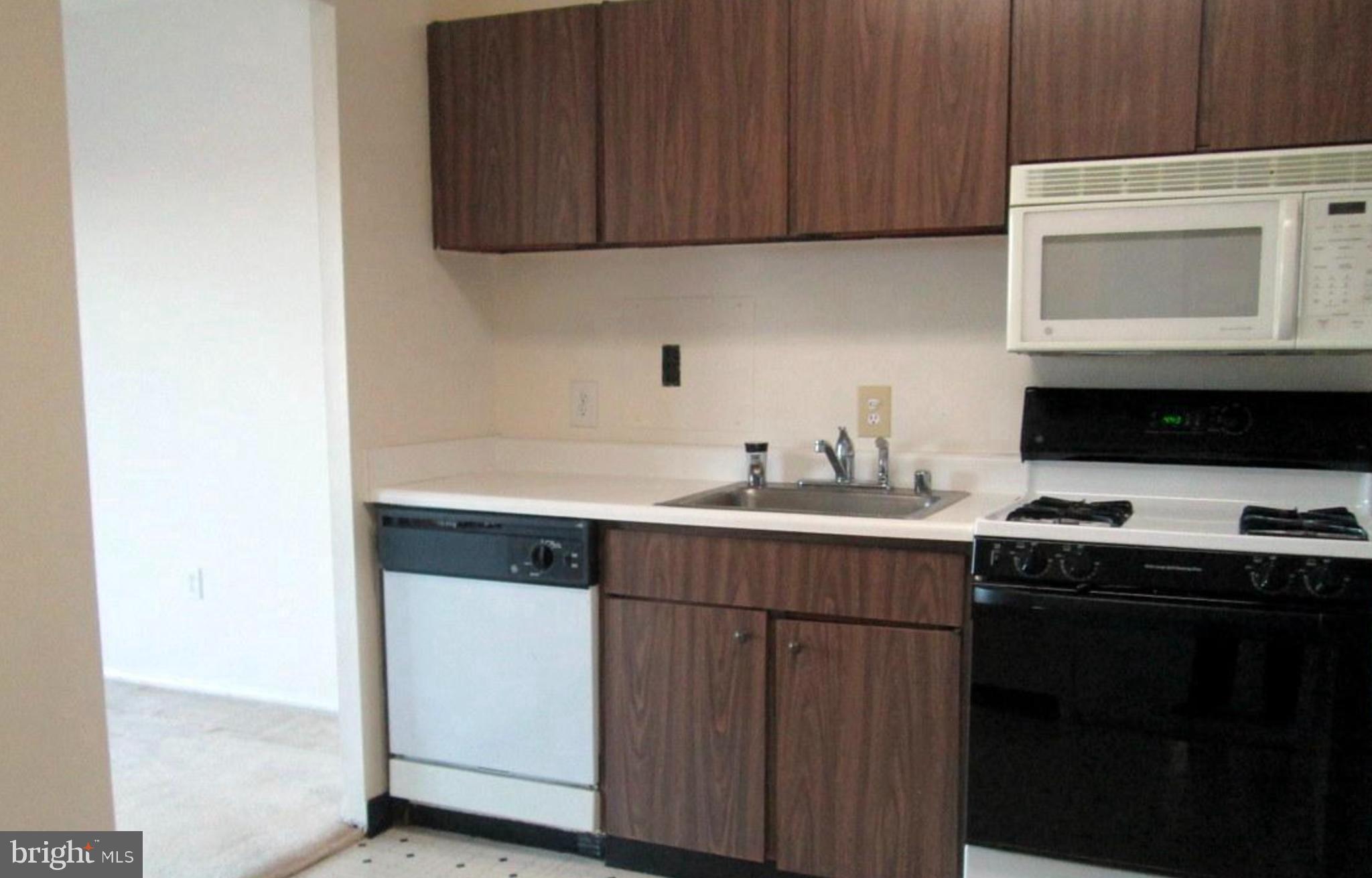 1111 University Boulevard West, Unit 1118A Silver Spring, MD 20902 - Photo 2 of 7 Modest Kitchen