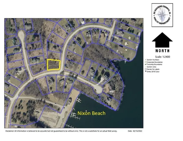 a black and white photo of a living room