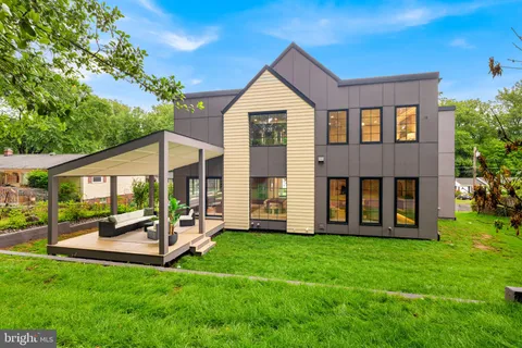 $2,495,000 | 113 James Drive Southwest, Vienna, VA 22180