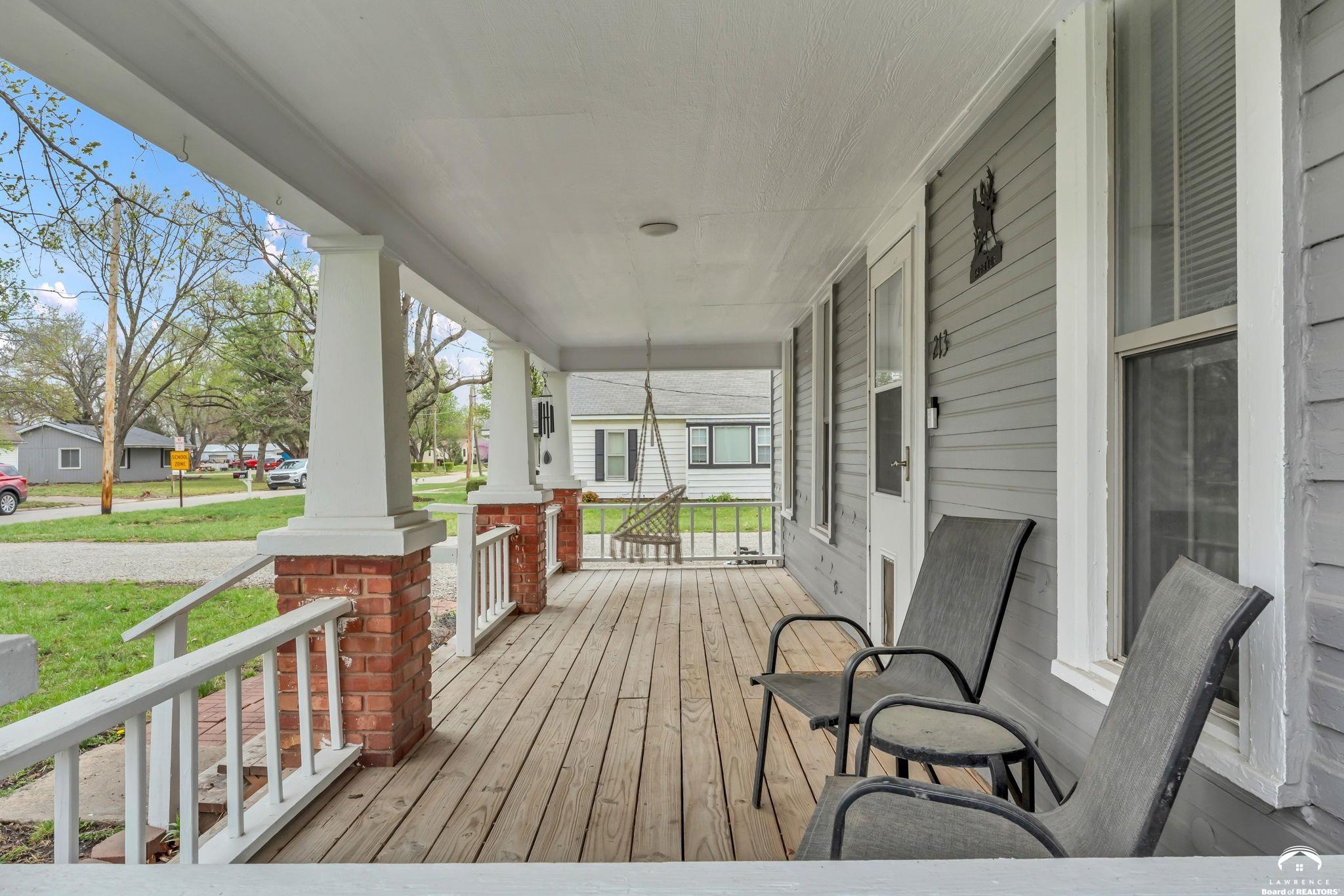 213 Cedar Street Perry, KS 66073 - Photo 2 of 36