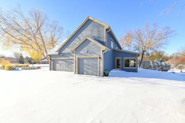 $580,500 | 5700 Woodland Hills Drive, Mount Pleasant, WI 53406
