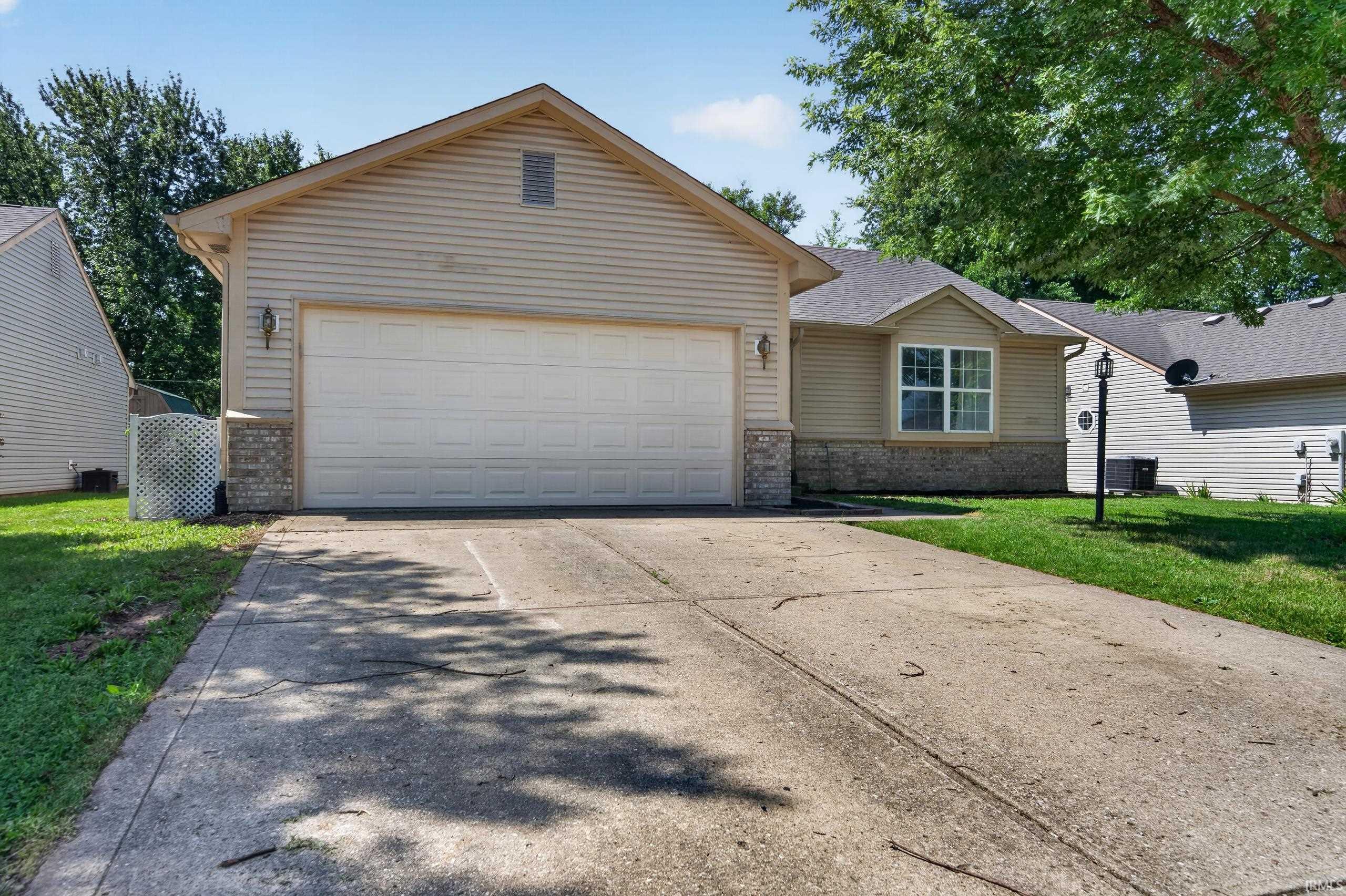 818 Springwater Road Kokomo, IN 46902 - Photo 3 of 22