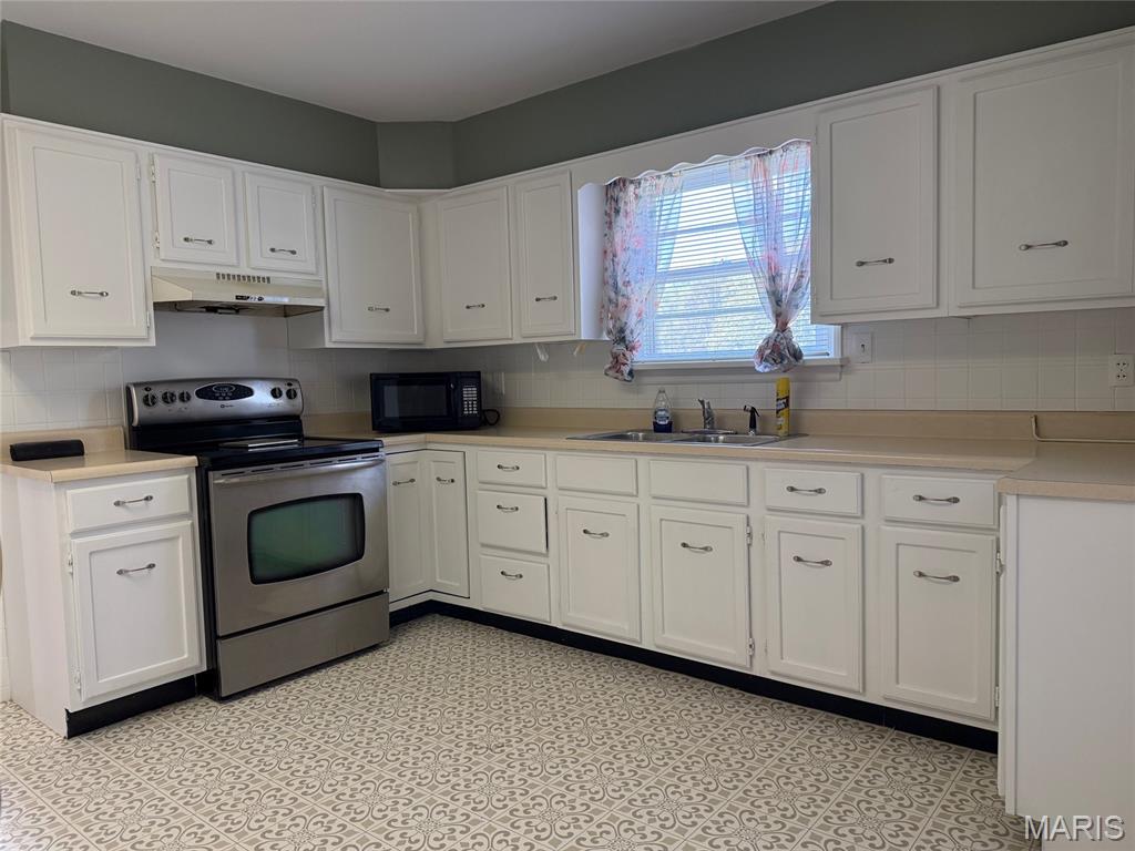 103 East Maple Street Brownstown, IL 62418 - Photo 3 of 10